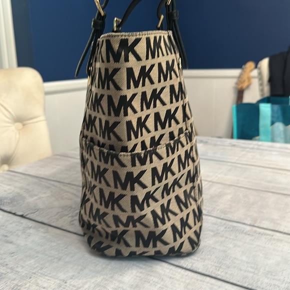 Michael Kors Vintage Canvas Tote - Picture 11 of 11